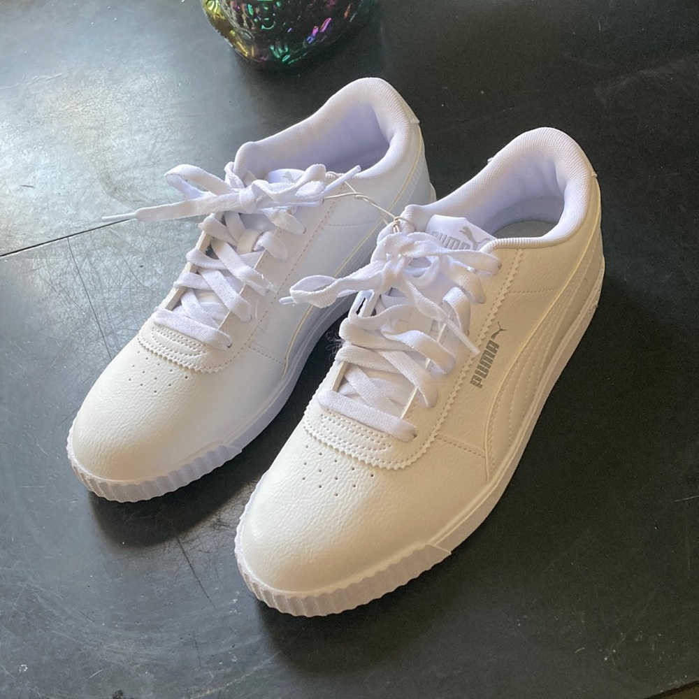 Brand new women’s Puma tennis shoes